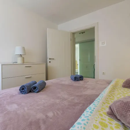 Komfortables Nur 200 Meter Zum Mit Meerblick, Privatem Balkon Mit Liegen Apartament
