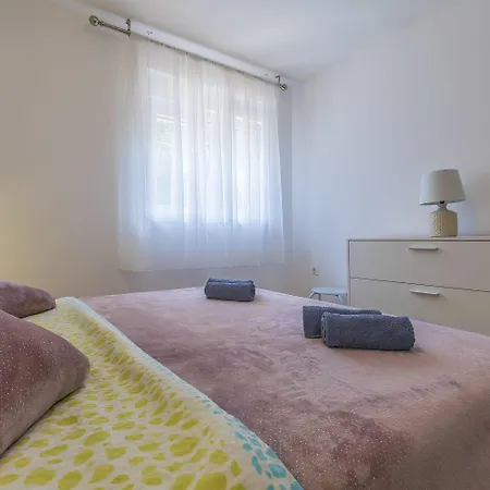 Komfortables Nur 200 Meter Zum Mit Meerblick, Privatem Balkon Mit Liegen Apartament *