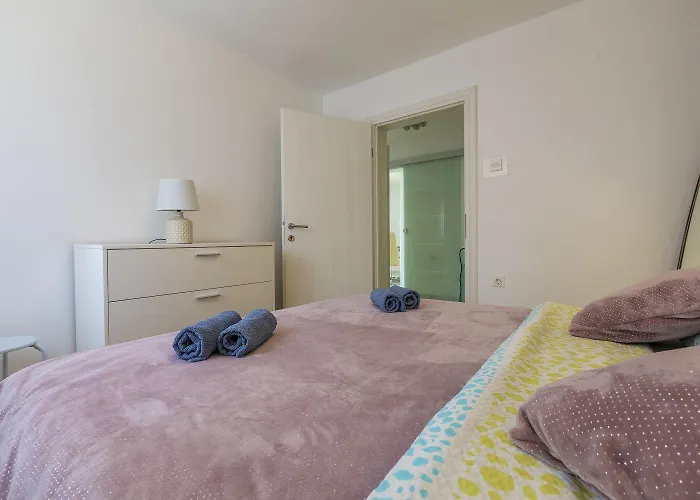 Komfortables Nur 200 Meter Zum Mit Meerblick, Privatem Balkon Mit Liegen Appartamento