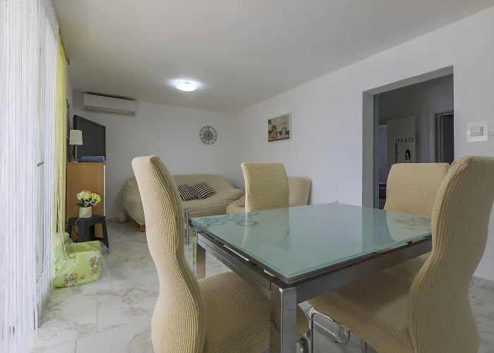 Appartamento Komfortables Nur 200 Meter Zum Mit Meerblick, Privatem Balkon Mit Liegen