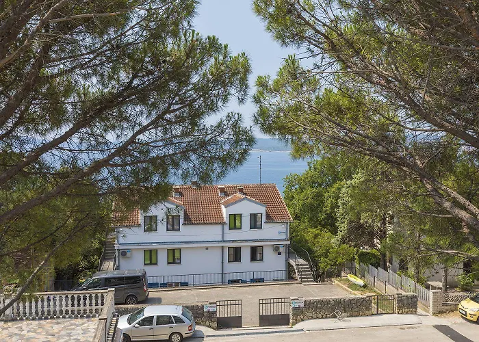 Komfortables Nur 200 Meter Zum Mit Meerblick, Privatem Balkon Mit Liegen Selce