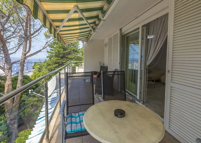 Komfortables Nur 200 Meter Zum Mit Meerblick, Privatem Balkon Mit Liegen * Selce