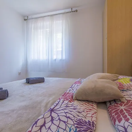 Komfortables Nur 200 Meter Zum Mit Meerblick, Privatem Balkon Mit Liegen