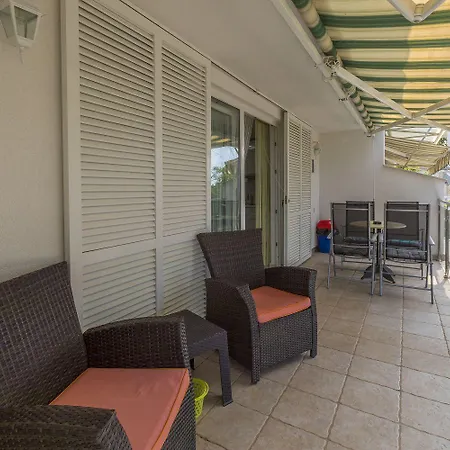 Komfortables Nur 200 Meter Zum Mit Meerblick, Privatem Balkon Mit Liegen Apartment