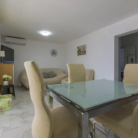 Apartment Komfortables Nur 200 Meter Zum Mit Meerblick, Privatem Balkon Mit Liegen