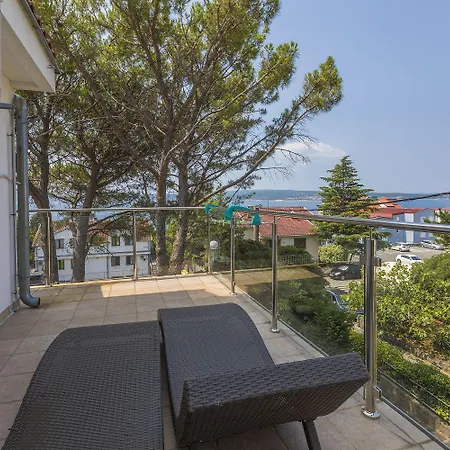 Komfortables Nur 200 Meter Zum Mit Meerblick, Privatem Balkon Mit Liegen Apartment