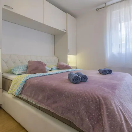 Komfortables Nur 200 Meter Zum Mit Meerblick, Privatem Balkon Mit Liegen Apartment *