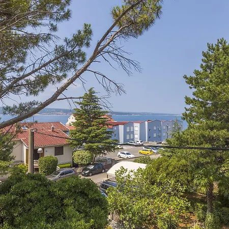 Apartment Komfortables Nur 200 Meter Zum Mit Meerblick, Privatem Balkon Mit Liegen Selce