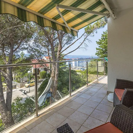 Apartment Komfortables Nur 200 Meter Zum Mit Meerblick, Privatem Balkon Mit Liegen