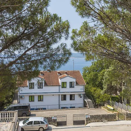 Komfortables Nur 200 Meter Zum Mit Meerblick, Privatem Balkon Mit Liegen Selce