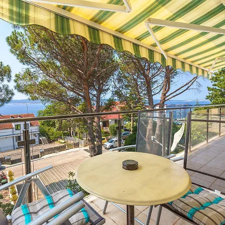 Komfortables Nur 200 Meter Zum Mit Meerblick, Privatem Balkon Mit Liegen