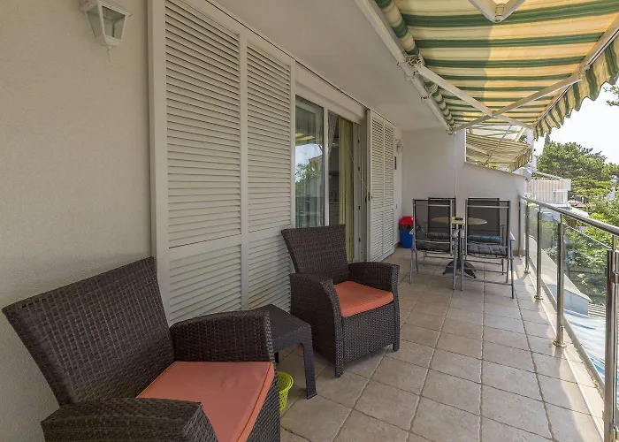 Komfortables Nur 200 Meter Zum Mit Meerblick, Privatem Balkon Mit Liegen Apartament