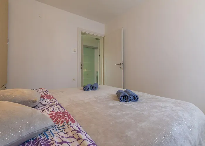 Apartament Komfortables Nur 200 Meter Zum Mit Meerblick, Privatem Balkon Mit Liegen Selce
